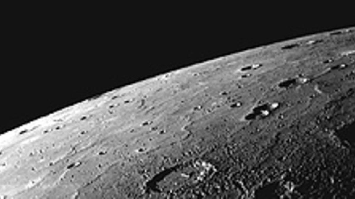 Imagen del horizonte norte del planeta Mercurio tomada por la sonda Messenger.