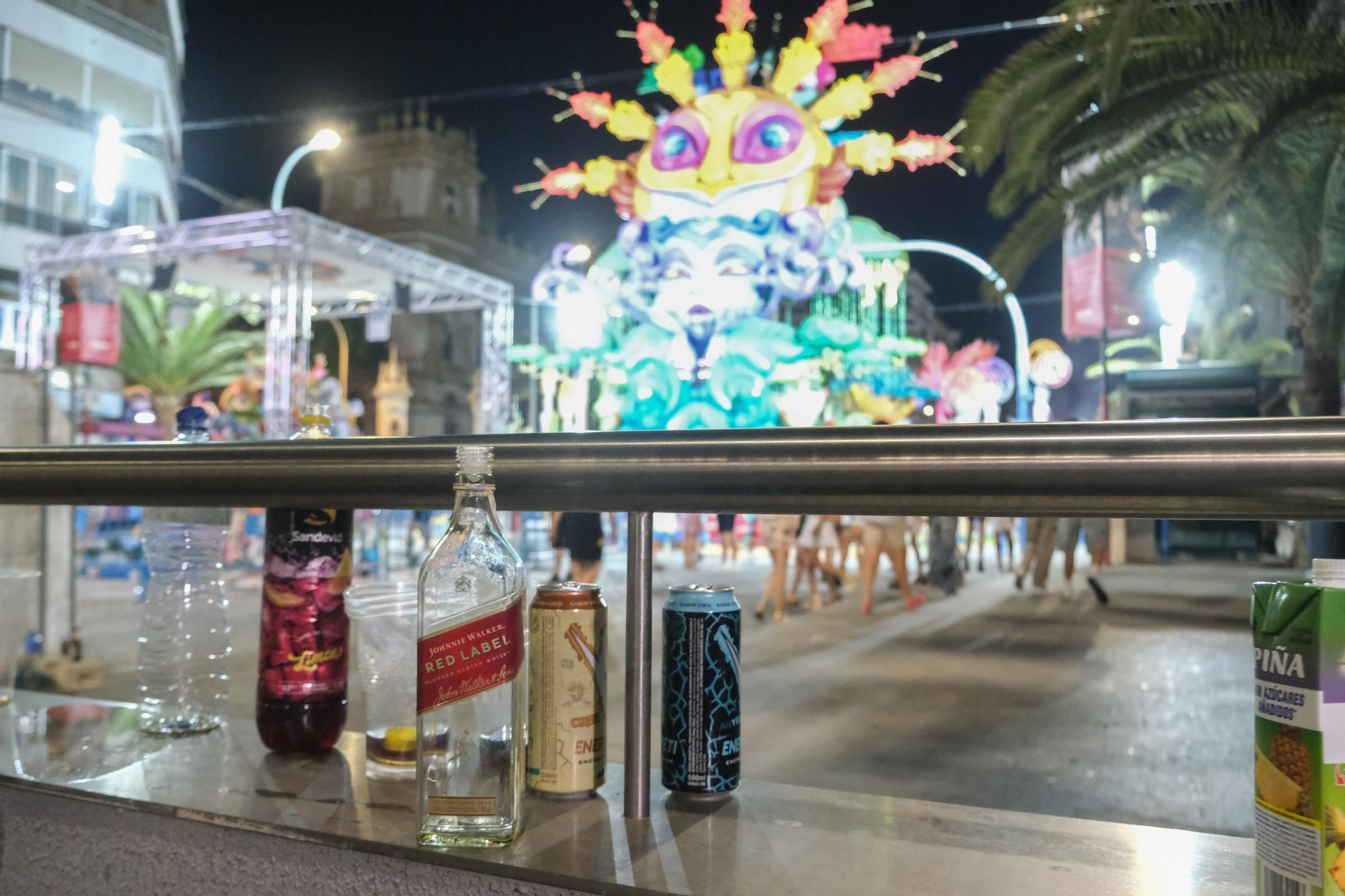 Galería de fotos: así es salir de fiestas en Hogueras de Alicante