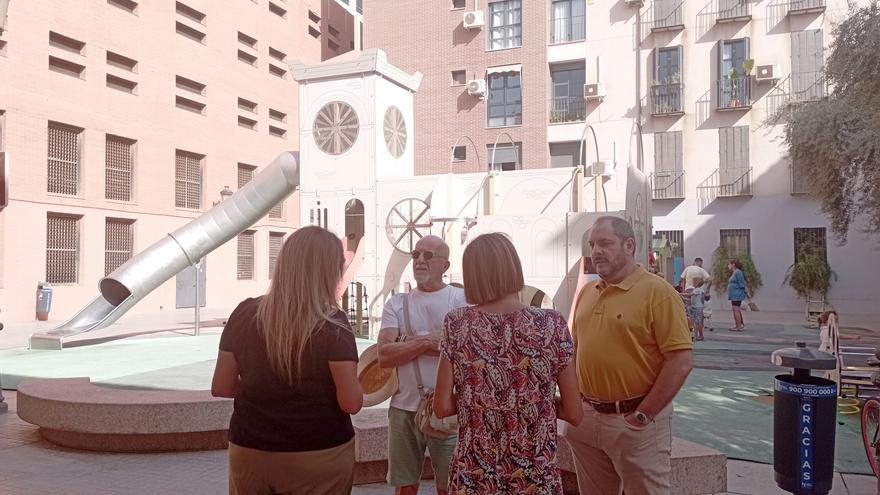 Un parque infantil con juegos y decibelios