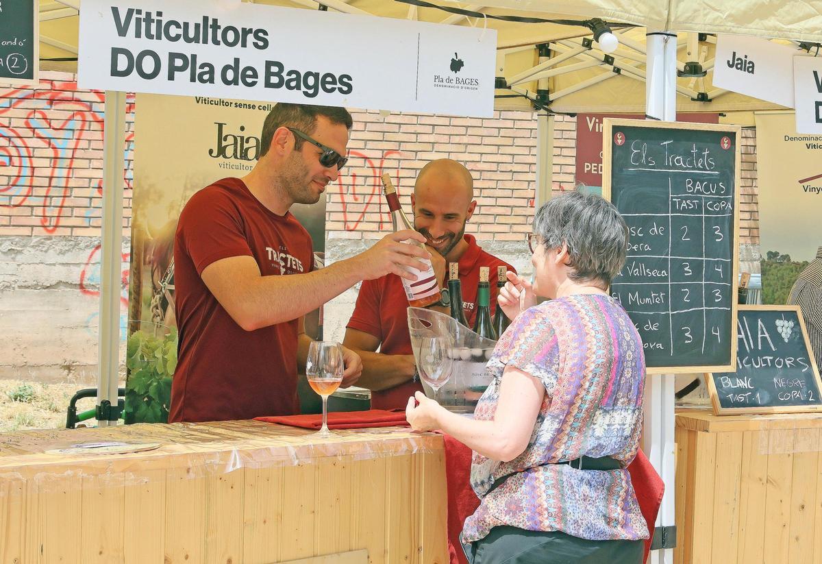 Les imatges de la mostra de vins de la ViBa al Pati del Casino de Manresa