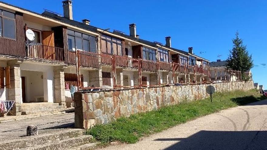 Viviendas que se reformarán en Puebla de Sanabria.