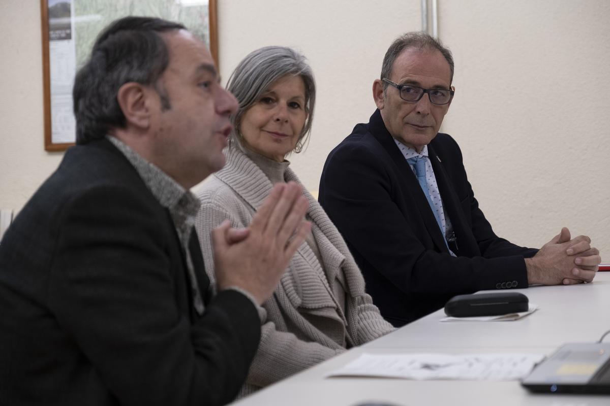 Valentí Junyent, Carmela Fortuny i Jordi Garcia durant la presentació del projecte