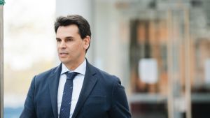 L’Advocacia de l’Estat demana 3 anys i 10 mesos de presó per a la parella d’Ayuso