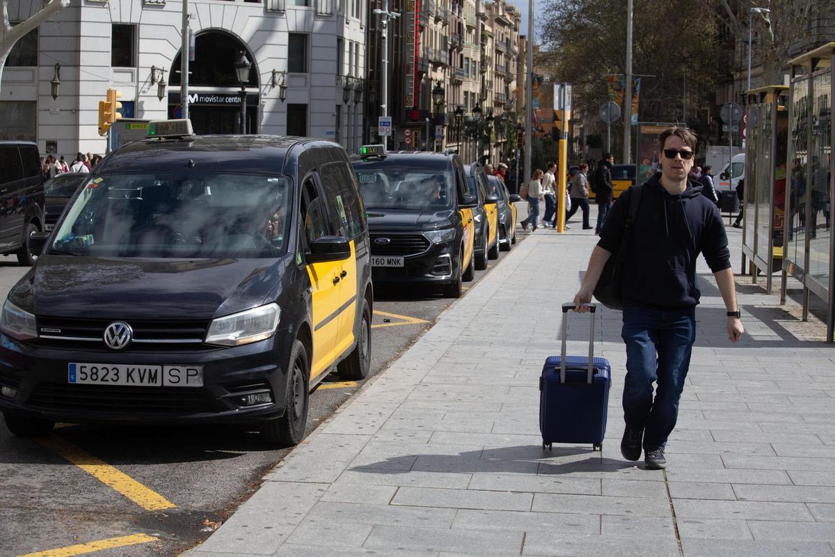 Los turistas llenan Barcelona pese al mal tiempo