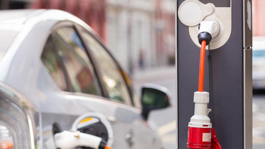 Ivace cofinanciará una red de postes  de recarga para  coches eléctricos