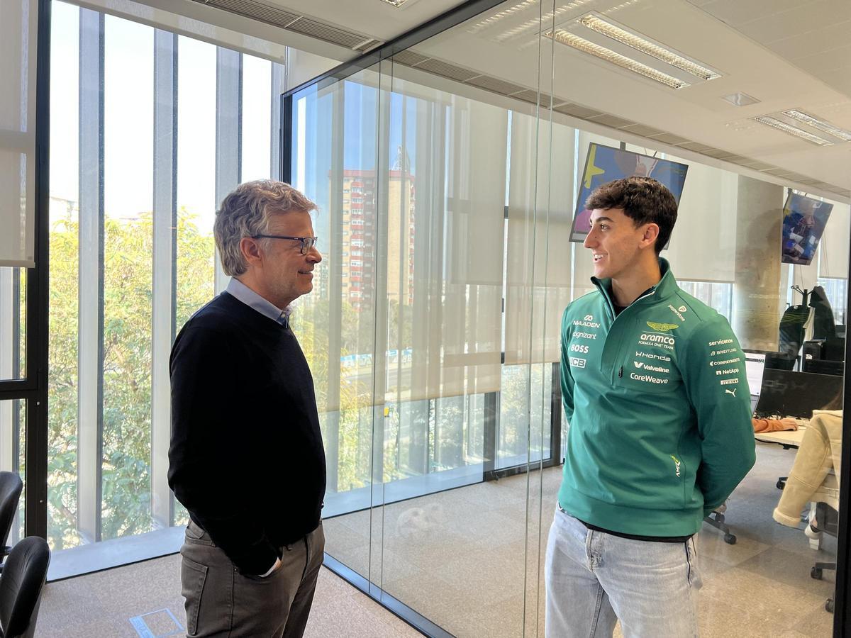 Mari Boya charló con Joan Vehils, director de SPORT, durante su visita a la redacción