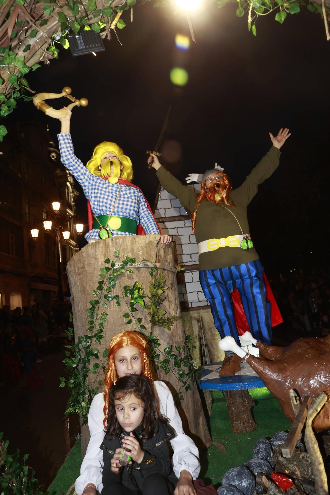 EN IMÁGENES: El Carnaval llena de color y alegría las calles de Oviedo