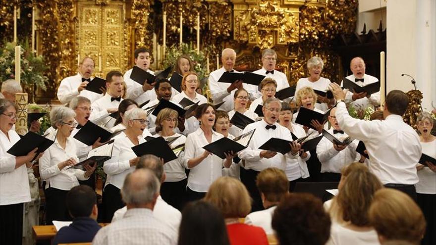 El coro Triangle actúa en la parroquia de la Trinidad