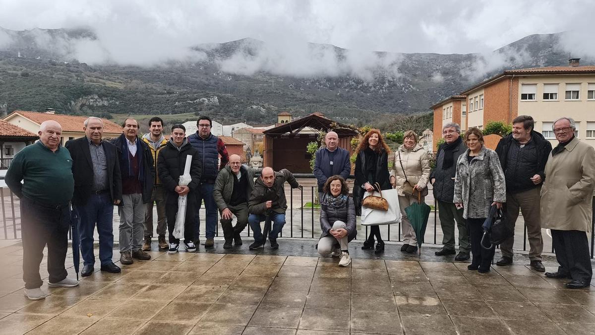 Parte de los participantes en el encuentro celebrado en Panes.
