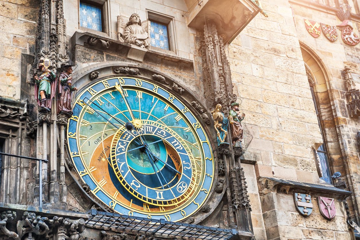 El Reloj Astronómico de la Torre del Ayuntamiento es el principal emblema de Praga