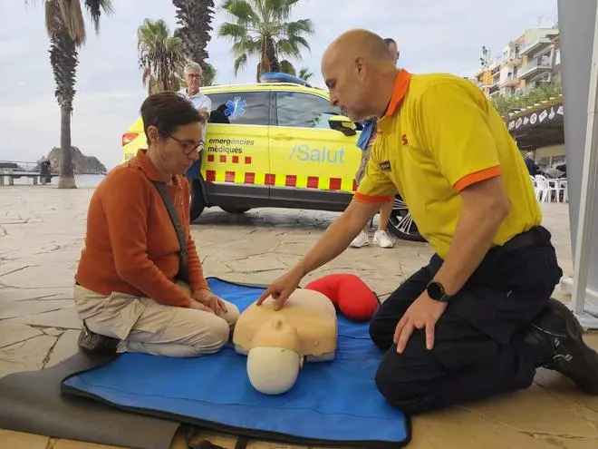 El SEM surt al carrer per ensenyar a la ciutadania com es realitza la reanimació cardiopulmonar