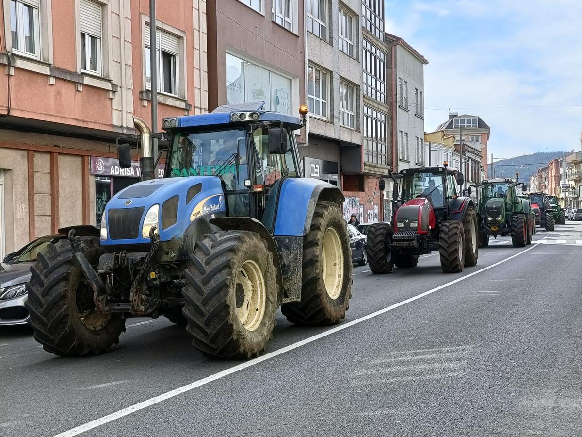 Tractorada de este martes por las calles de Vimianzo