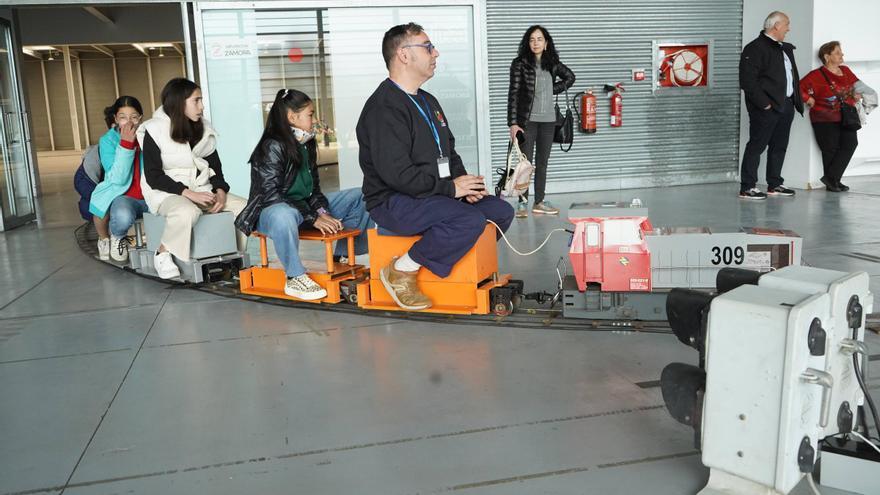 "¡Pasajeros al trenecito!": Así se mueve el ferrocarril en miniatura por Zamora