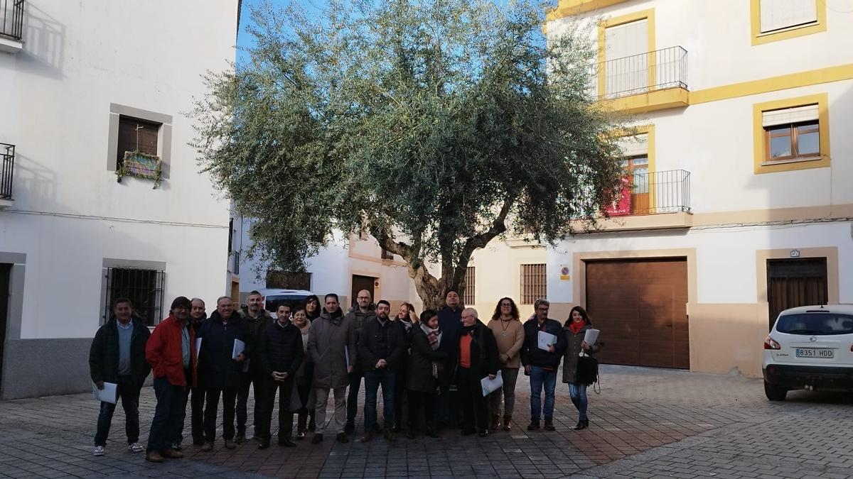 Miembros de Adesval junto a representantes de los grupos de desarrollo rural de Galicia, en Coria.