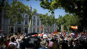 Cientos de personas durante una concentración de jueces y fiscales frente al Tribunal Supremo, el pasado sábado.