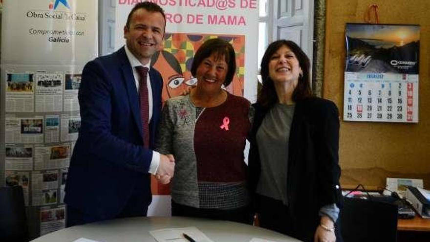 José Malvido, Olga Sotelo y Elena Rodríguez, en el acto de ayer.  // G.N.