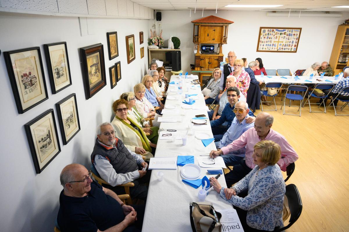 En imágenes | El Centro Asturiano de Zaragoza celebra su aniversario y el relevo en su emblemático restaurante En imágenes | El Centro Asturiano de Zaragoza celebra su aniversario y el relevo en su emblemático restaurante