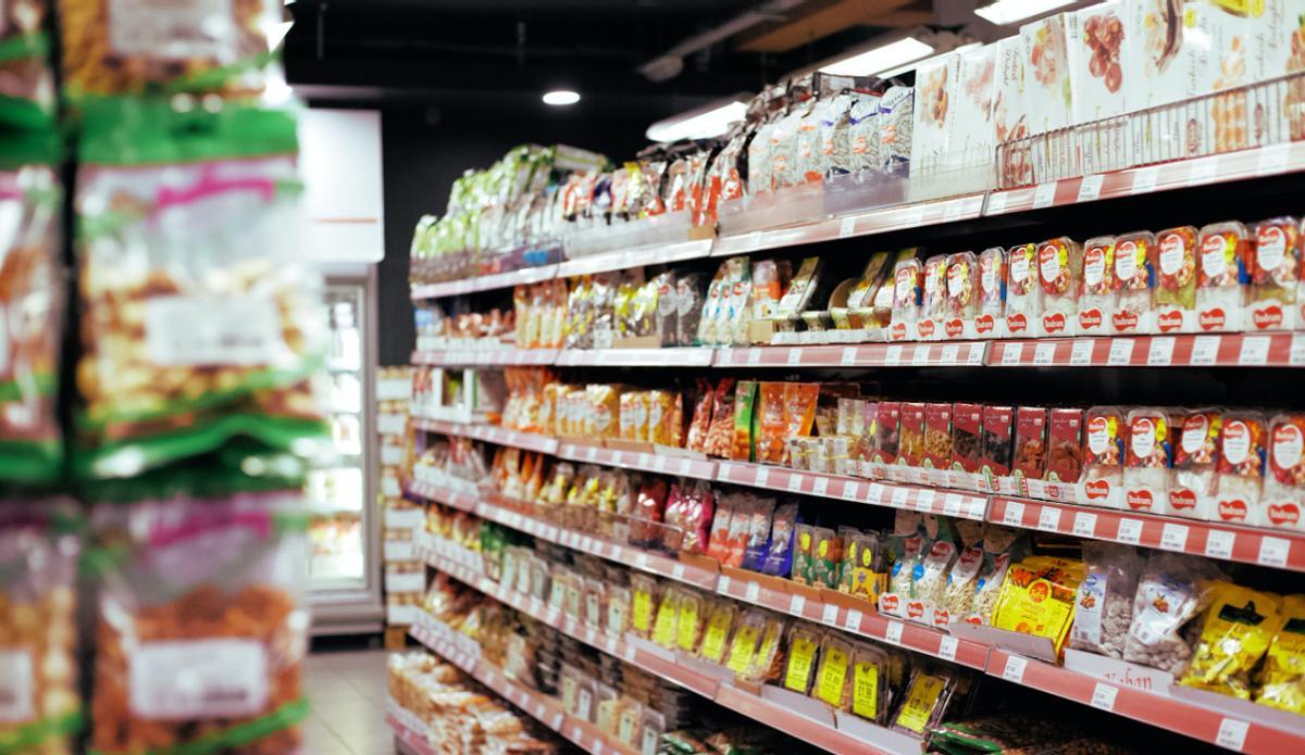 Términos como &quot;bajo en grasa&quot;, &quot;sin azúcar añadido&quot; o &quot;natural&quot; pueden no significar que un alimento sea saludable o adecuado para tus objetivos de pérdida de peso.