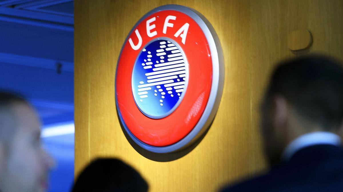 Emblema de la UEFA en su sede de Nyon.