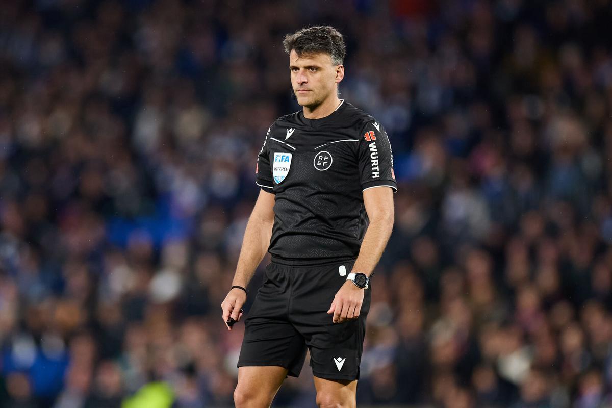 Jesus Gil Manzano, durante el partido en Anoeta entre la Real Sociedad y el Barça.