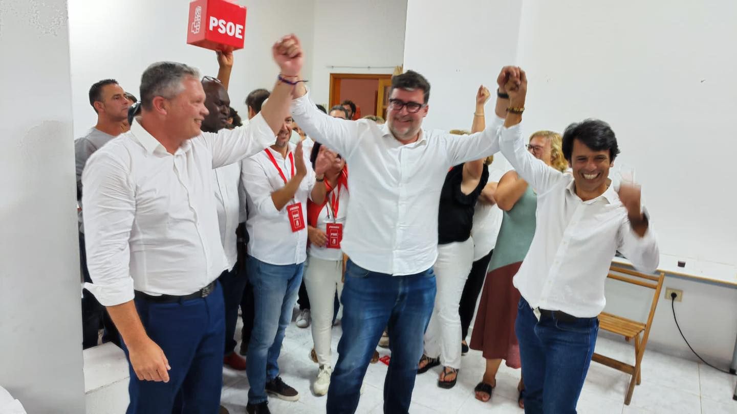 Isidro Pérez celebra la mayoría absoluta del PSOE en San Bartolomé