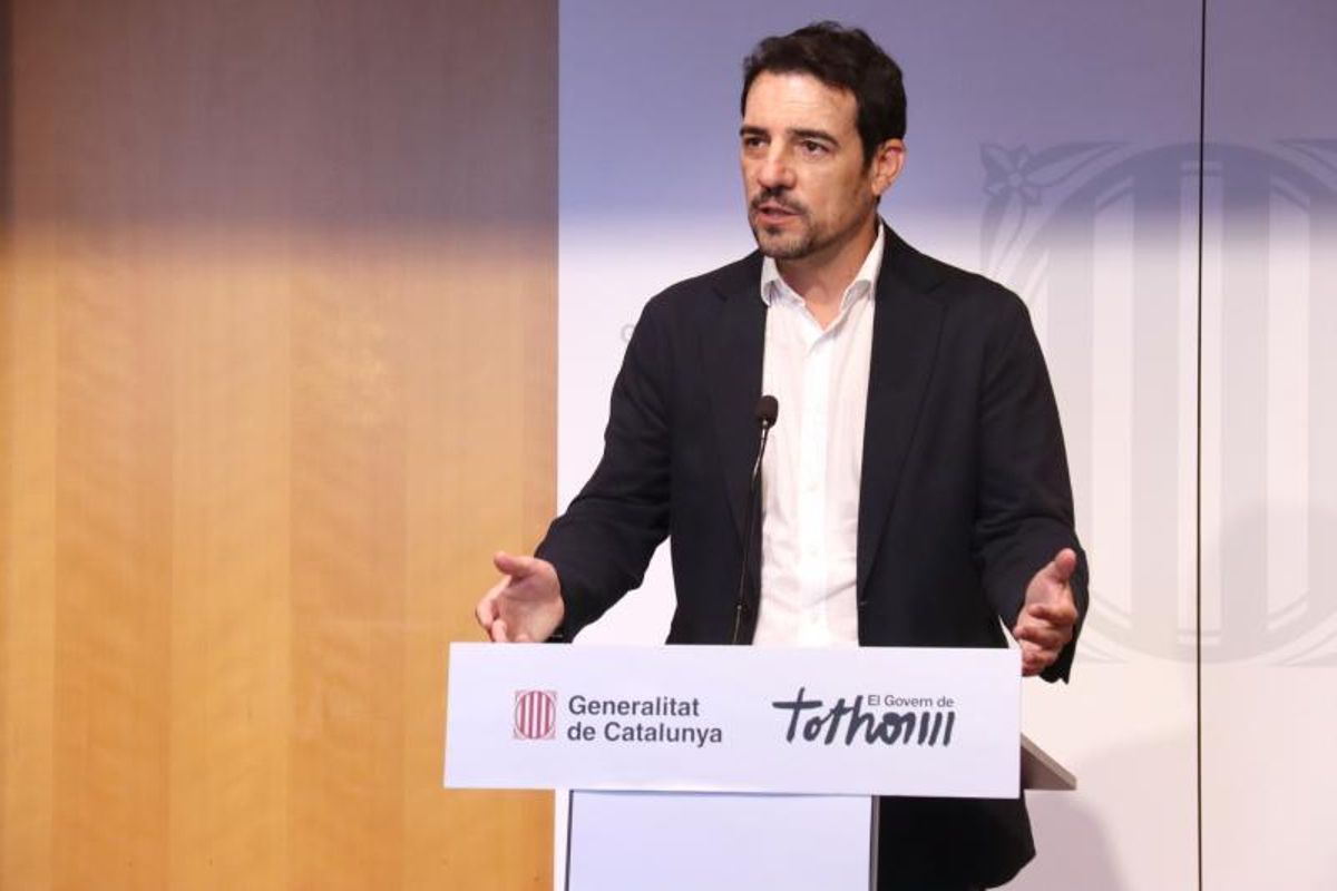 Manu Reyes ofrece una rueda de prensa tras reunirse con la conselleria de Territori para explicar los planes de la ampliación del aeropuerto.