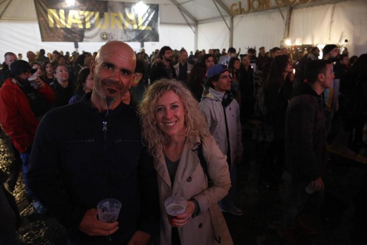 Ángel Palicio y Eva Covarrubias, ayer, en la carpa de la plaza Mayor. | Á. G.