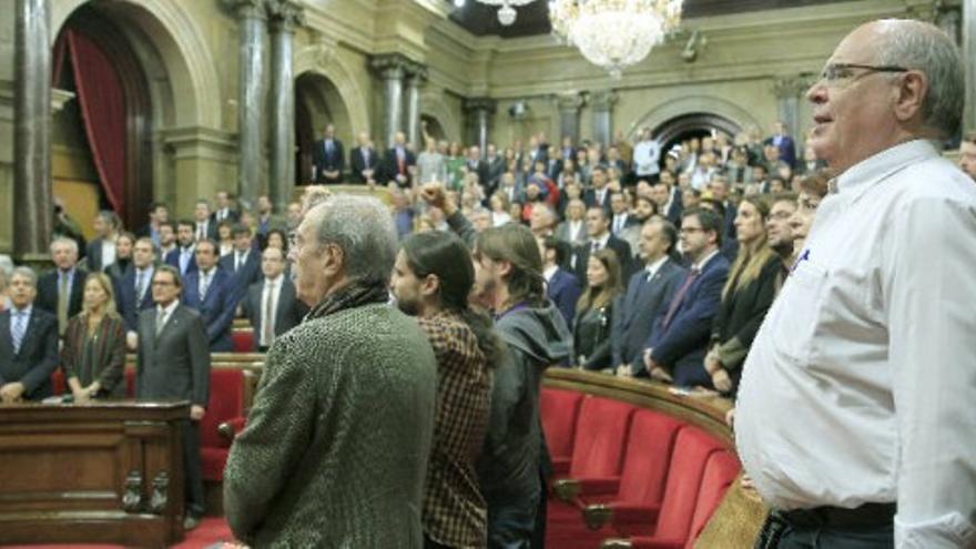 El Parlament se fractura en dos tras el "¡Visca la República catalana!"