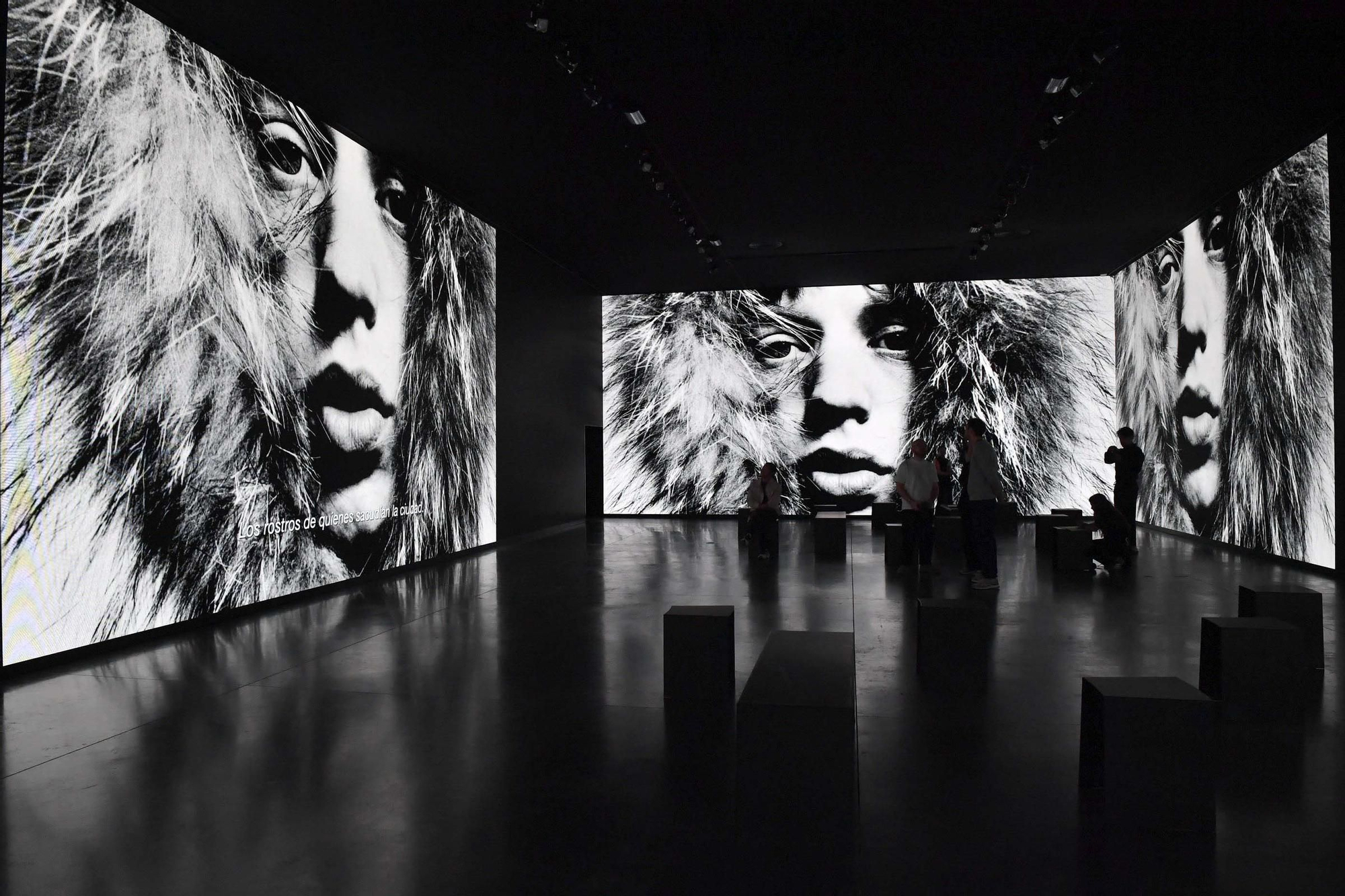 La exposición David Bailey's Changing Fashion abre sus puertas en A Coruña con la Fundación Marta Ortega