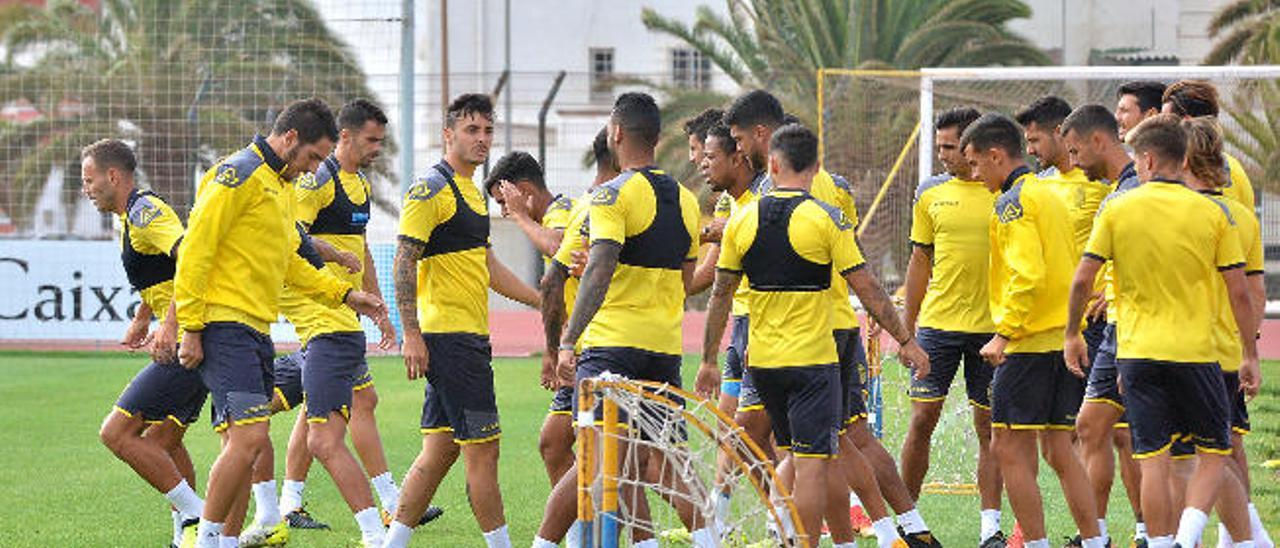 Los jugadores de la UD Las Palmas se ejercitan el pasado martes en El Hornillo.