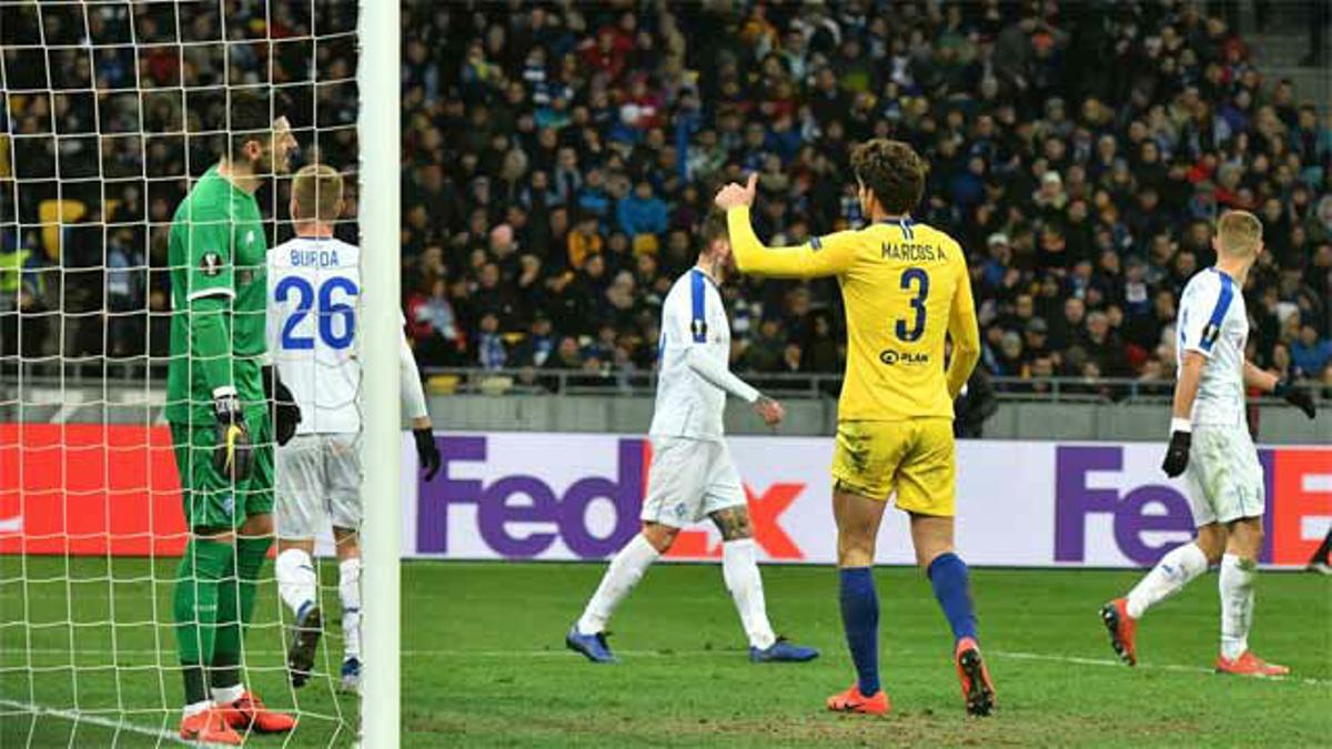 Marcos Alonso se disfrazó de delantero para marcar al Dinamo de Kiev