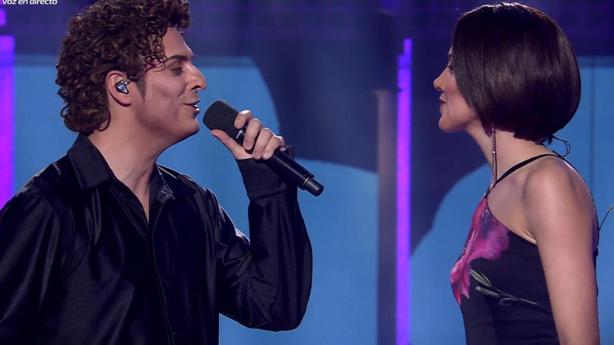 Andrea Guasch y Rosco imitando a Chenoa y David Bisbal en 'Tu Cara Me Suena'