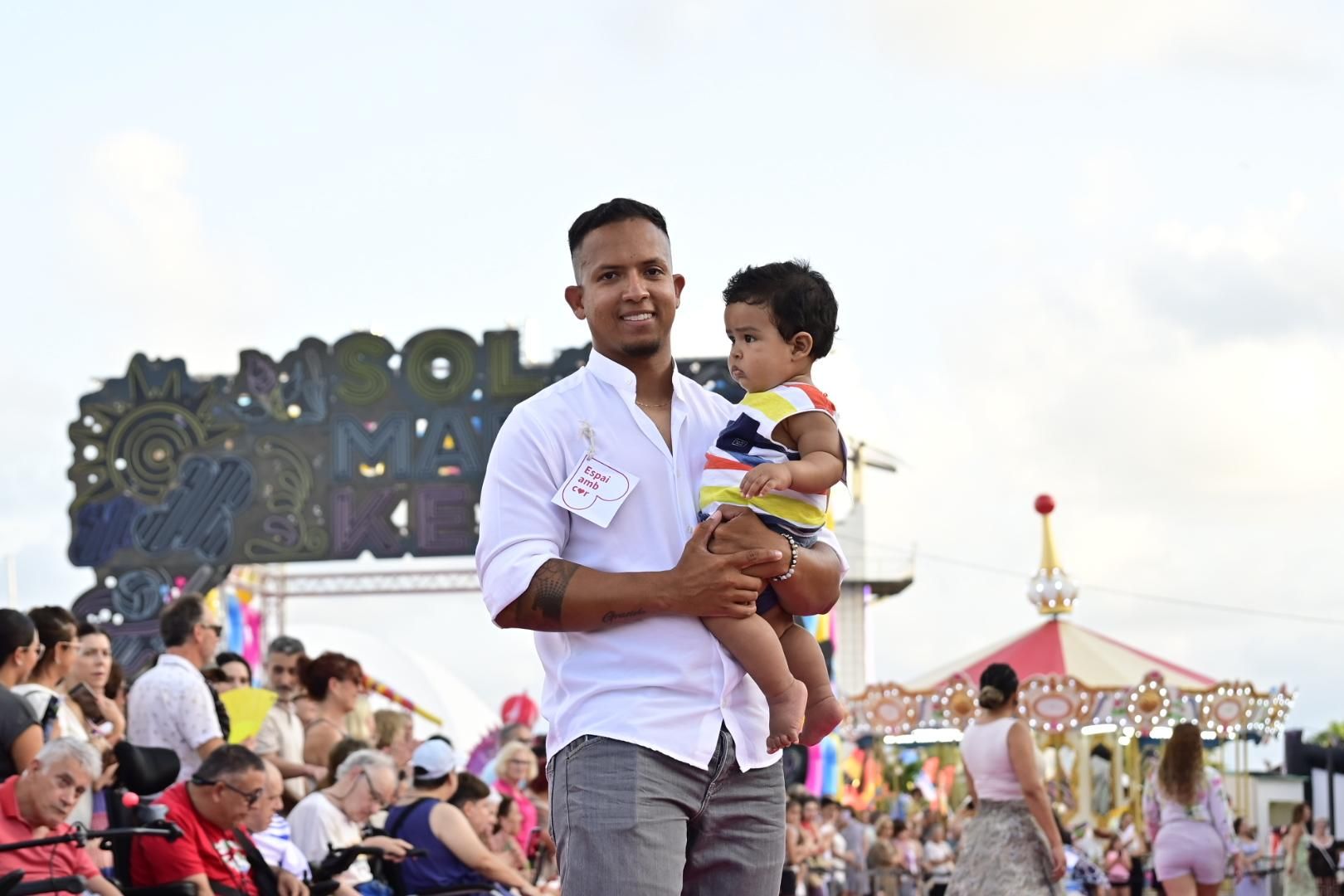 El Moll de Costa se viste de moda con el desfile solidario de Cáritas