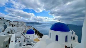 Vista de Santorini, vacía de turistas debido a la ola de terremotos que sacude la isla desde el 1 de febrero.