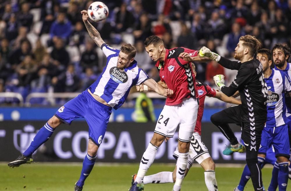 El Dépor empata en el descuento ante el Alavés