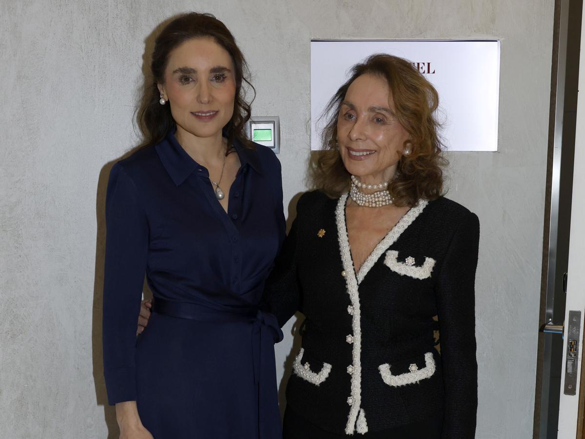 Paloma Segrelles madre e hija durante la celebración del 50º aniversario del Club Siglo XXI.