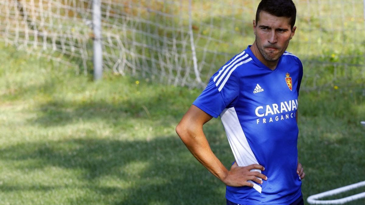 Zapater, durante un entrenamiento con el Real Zaragoza.