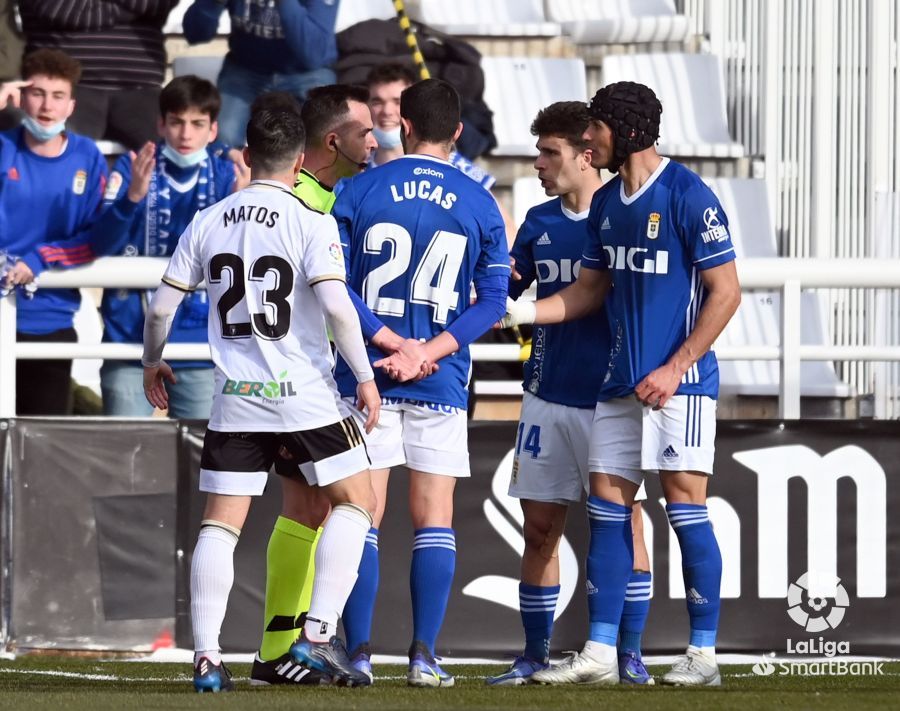 Las mejores imágenes de la victoria del Real Oviedo en Burgos (0-1)