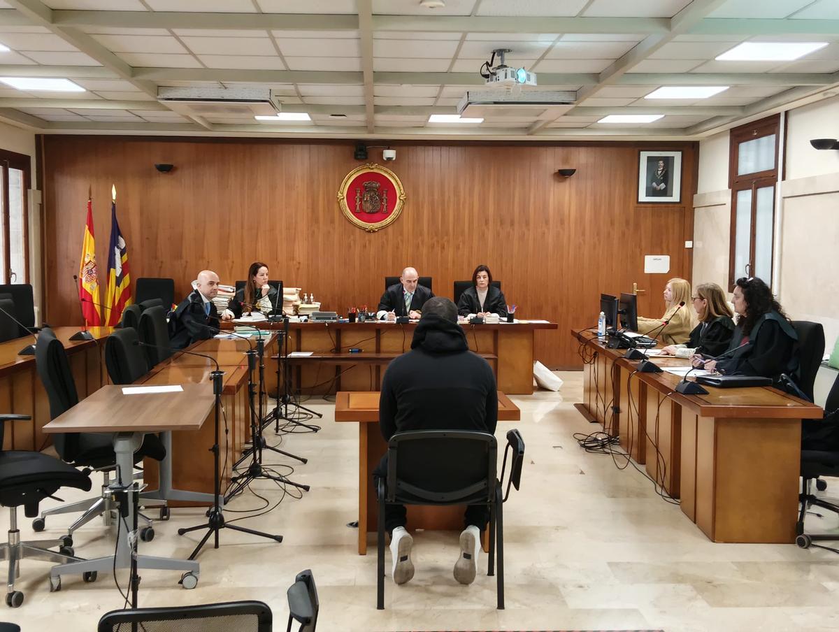 El hombre condenado, ayer en el juicio celebrado en la Audiencia Provincial de Palma.