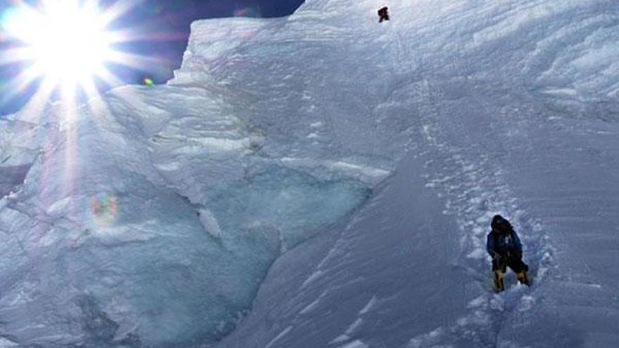 Alpinistas descienden desde la C-2.