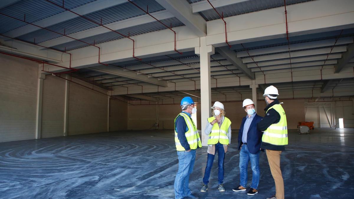 Interior de una de las naves del parque comercial Los Patios de Azahara.