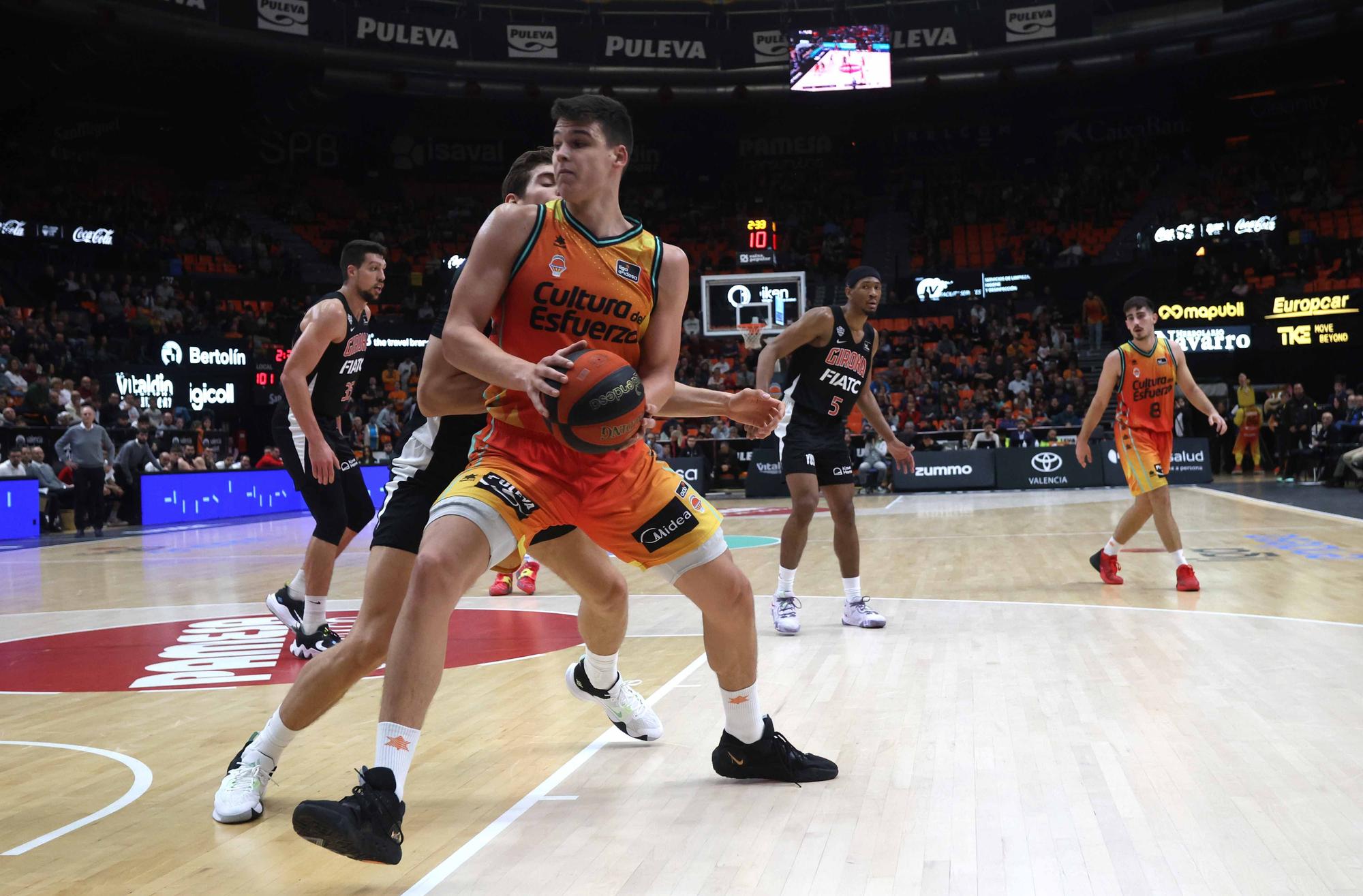 Las mejores imágenes del Valencia Basket - Girona Basketball