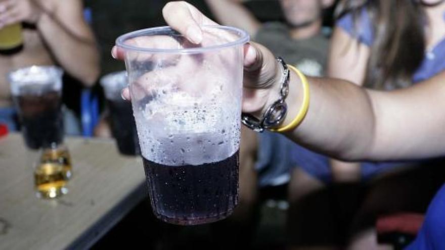 El &#039;botellón&#039; es un fenómeno que se reproduce en toda España.