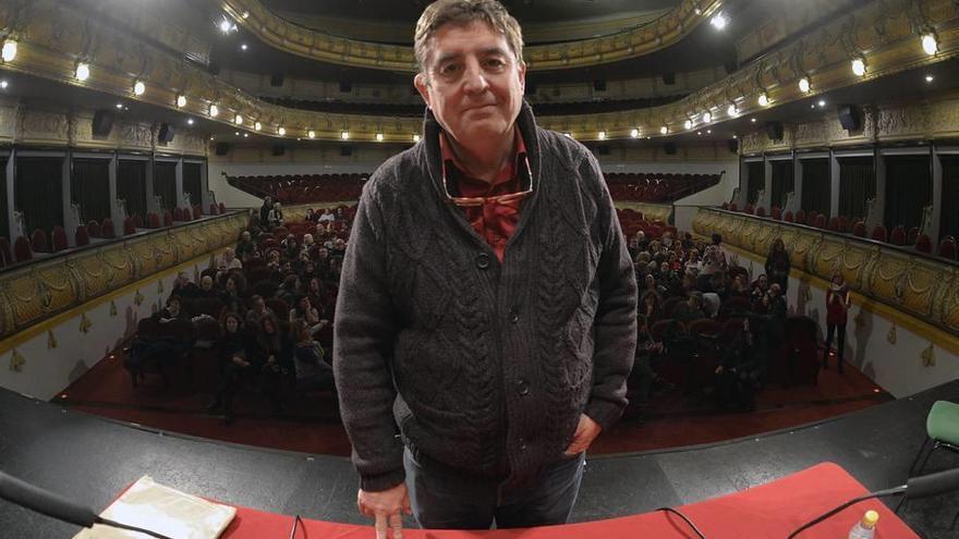 García Montero: &quot;Lo mejor para no perder la conciencia crítica es sentirse lector&quot;