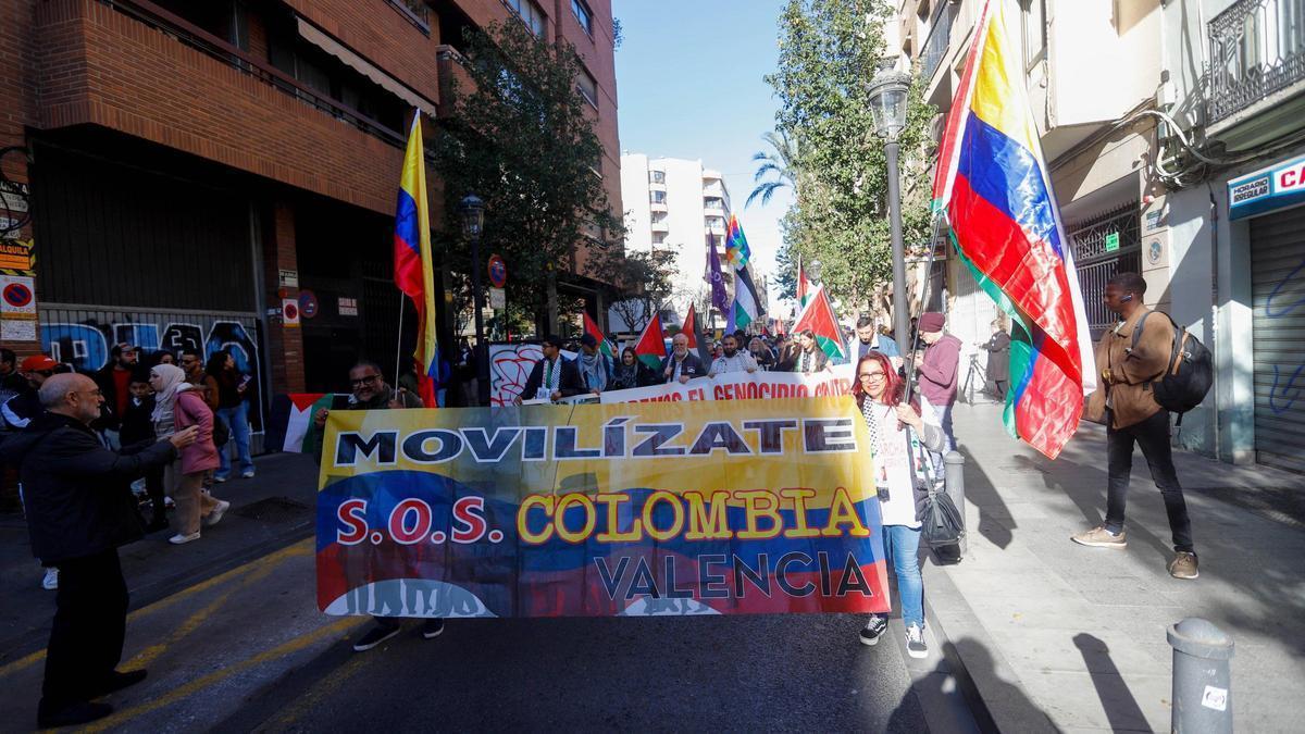 Manifestación ayer por las calles de València en el Día de la Persona Migrante.