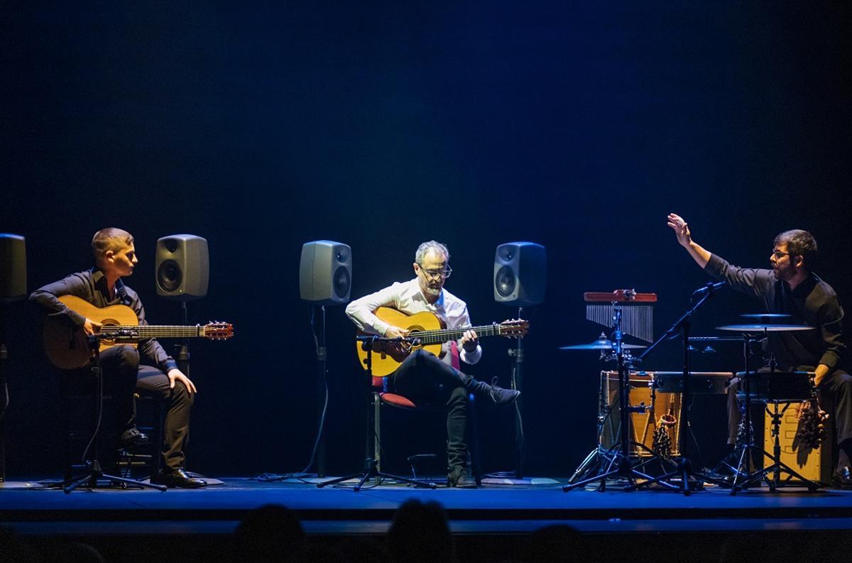 De izquierda a derecha, Bolita hijo, José Quevedo 'Bolita' y Paco González durante la presentación de 'Fértil' en el Festival de Jerez