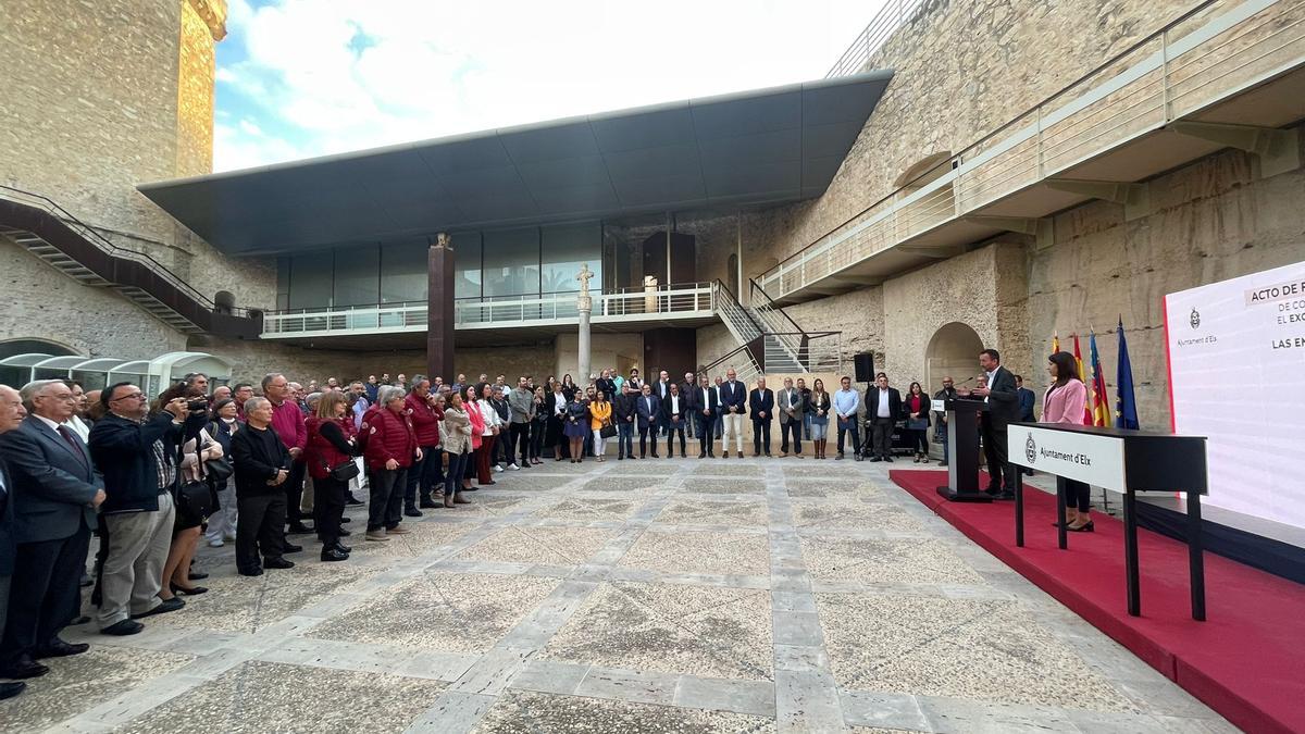 El acto municipal con los entes festeros de Elche