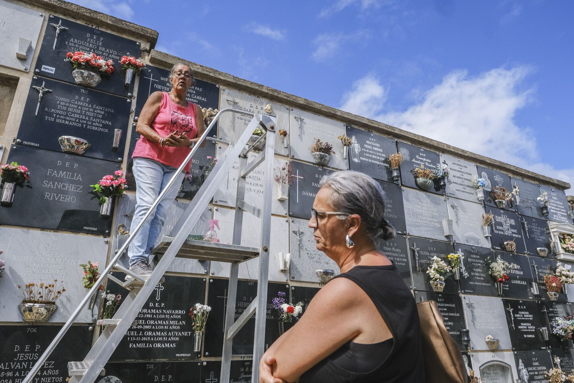 El cementerio de San Lázaro se prepara para el Día de Todos los Santos