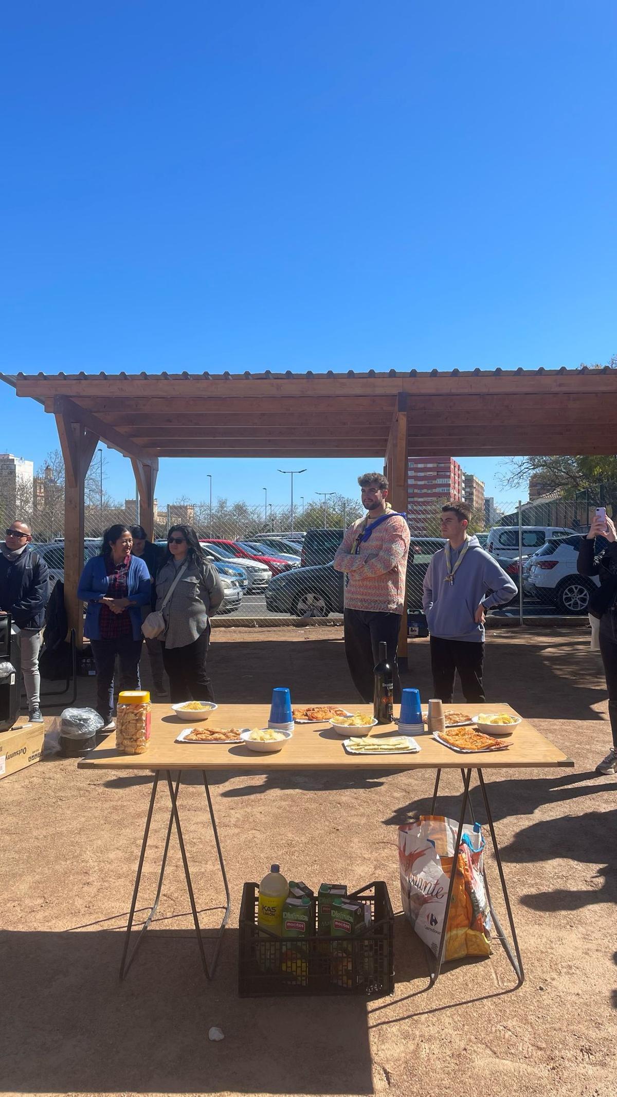 L’espai compta amb horts urbans i zona per a fer assemblees.