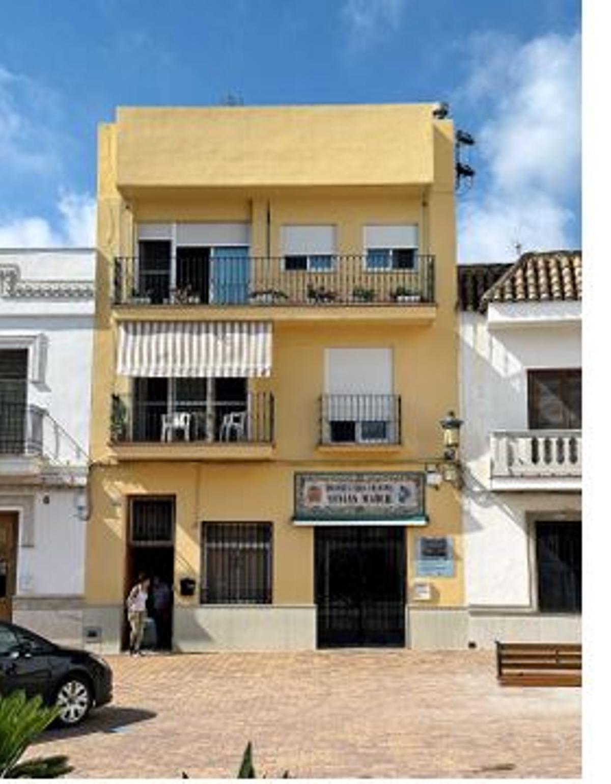 Local de la antigua biblioteca en la plaza de la iglesia.
